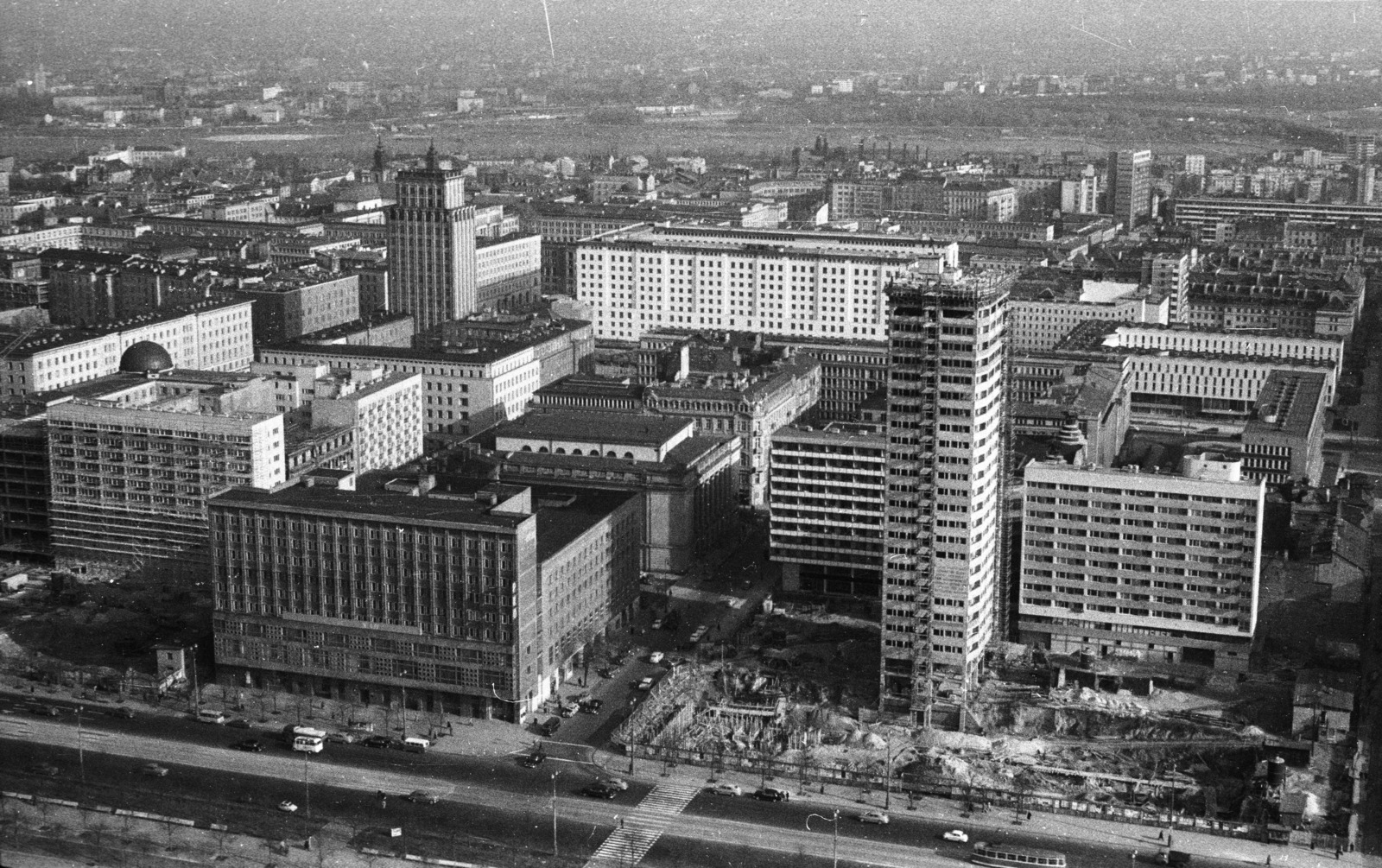Poland, Warsaw, látkép a Kultúra és Tudomány Palotájából kelet felé, az előtérben az ulica Marszalkowska, középen ulica Henryka Sienkiewicza torkolata., 1965, Nagy Gyula, picture, view, bird's eye view, Fortepan #50520