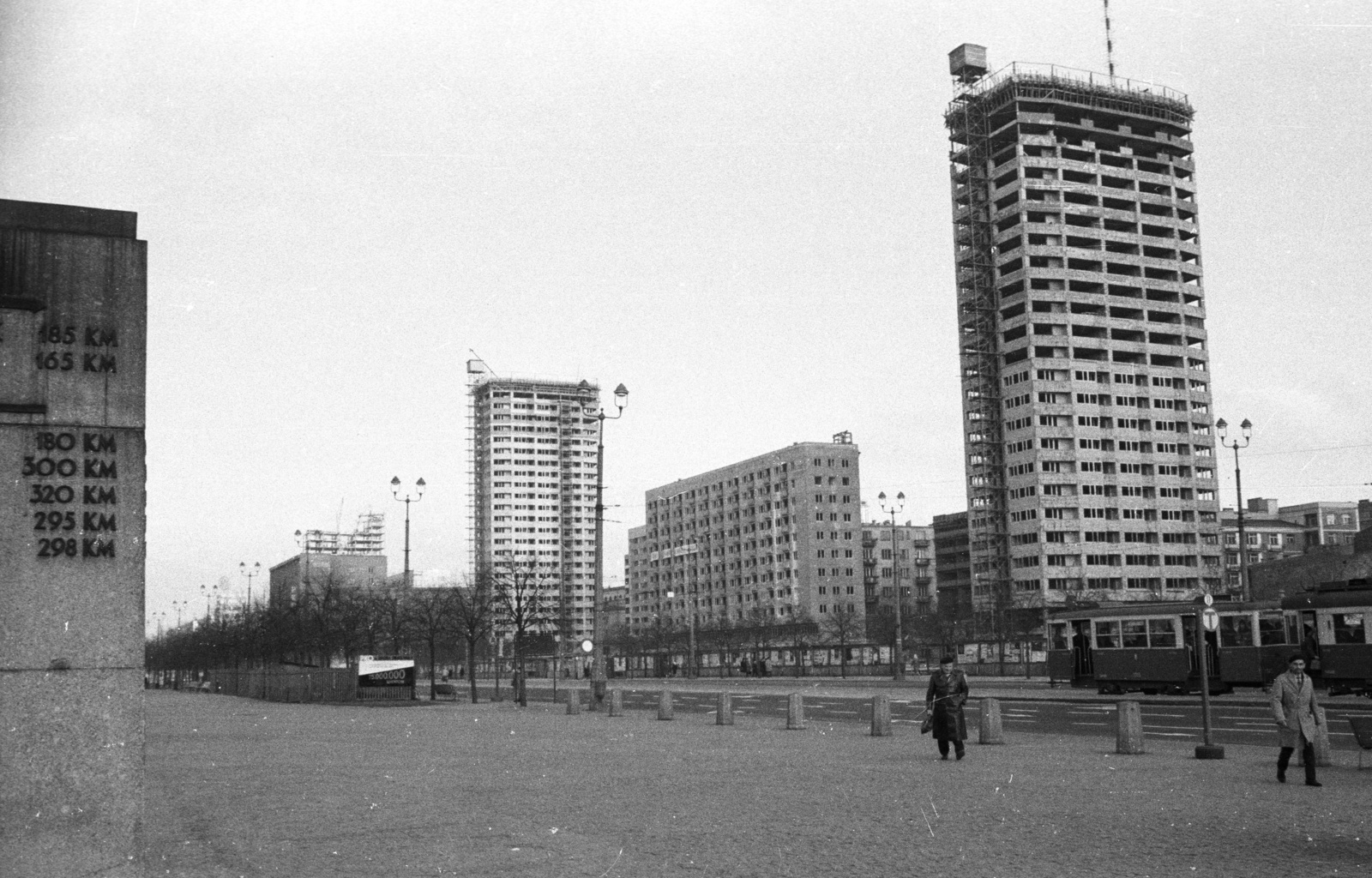 Poland, Warsaw, az ulica Marszalkowska a plac Defilad (Felvonulás tér) felől nézve., 1965, Nagy Gyula, construction, tram, high-rise building, Fortepan #50531