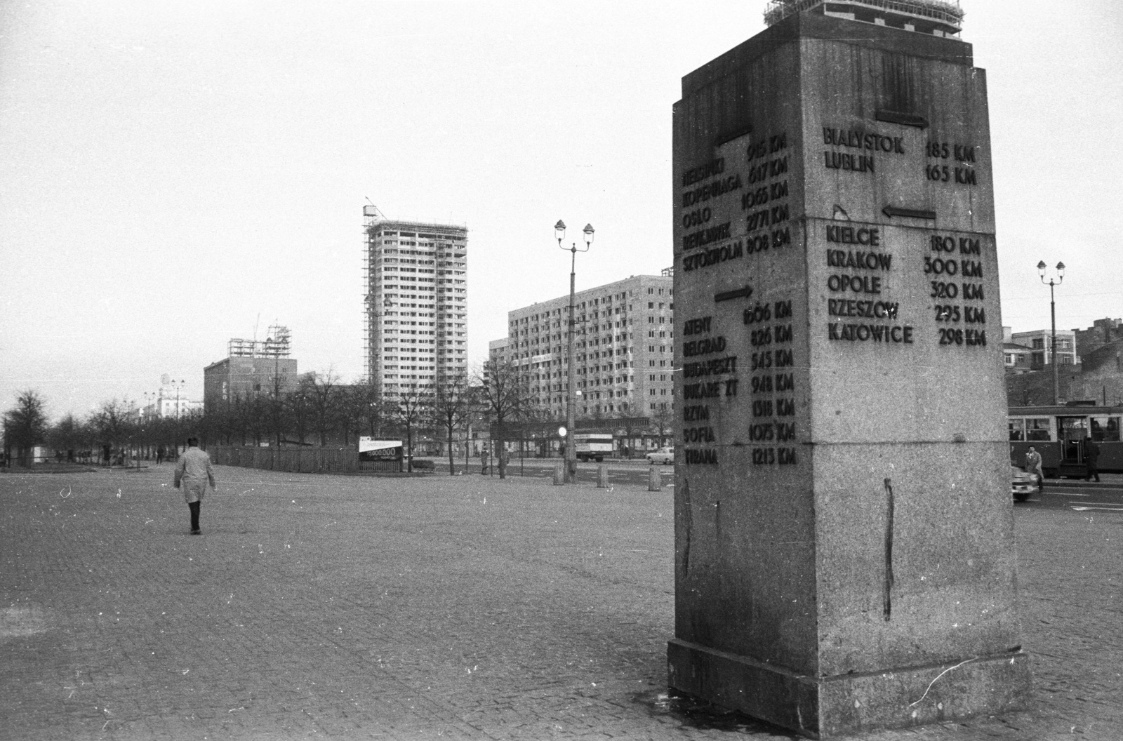 Poland, Warsaw, az ulica Marszalkowska a plac Defilad (Felvonulás tér) felől nézve., 1965, Nagy Gyula, high-rise building, Fortepan #50532