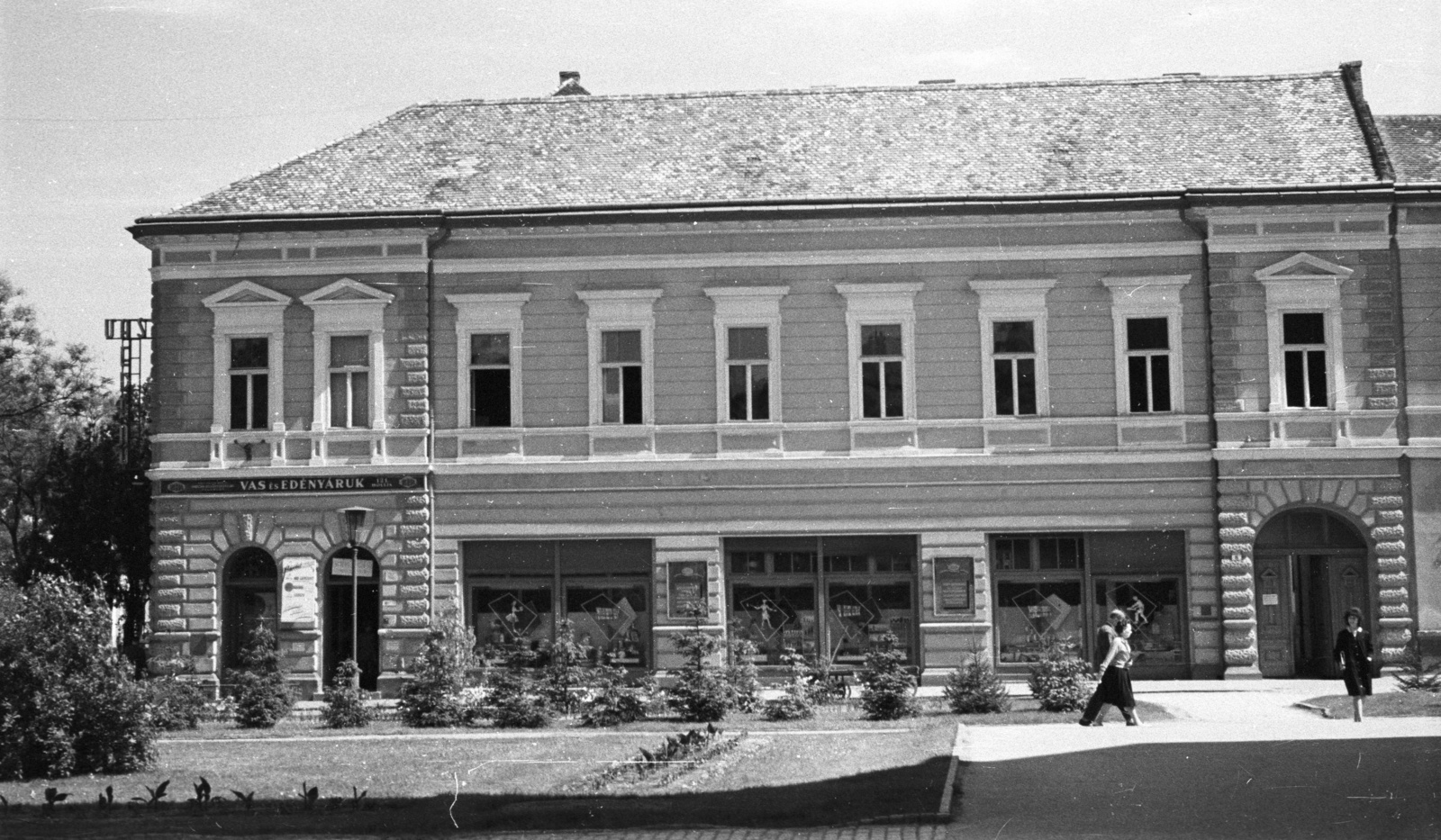 Magyarország, Kecskemét, Szabadság tér 6. Református bérház., 1963, Nagy Gyula, cégtábla, háztartási bolt, Fortepan #50578