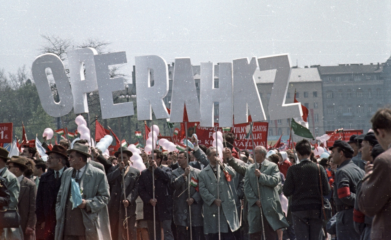 Hungary, Budapest XIV., Ötvenhatosok tere (Felvonulási tér), május 1-i felvonulás., 1964, Nagy Gyula, colorful, political decoration, march, baloon, 1st of May parade, Budapest, Fortepan #50652