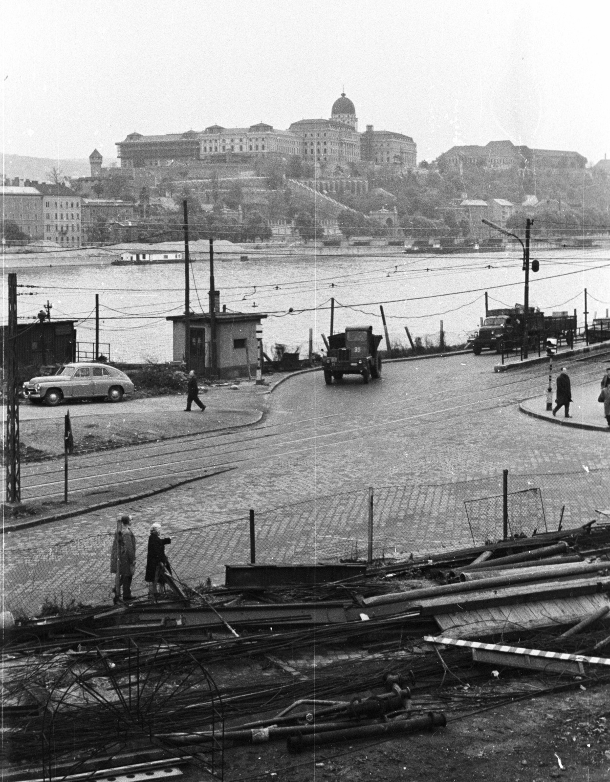 Magyarország, Budapest V., Március 15. tér az Erzsébet híd építésekor, szemben a budai Vár., 1964, Nagy Gyula, teherautó, automobil, dömper, Dutra-márka, Dutra DR-50, Budapest, Fortepan #50688