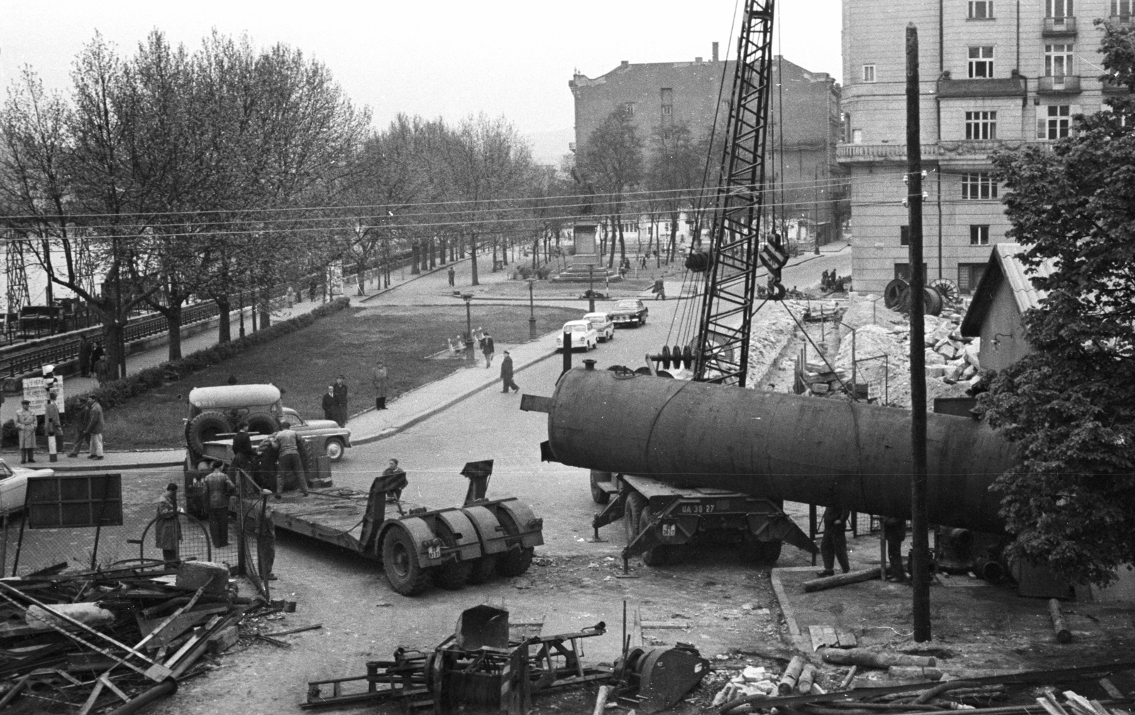 Hungary, Budapest V., Március 15. tér és a Petőfi tér az Erzsébet híd hídfője felől nézve., 1964, Nagy Gyula, construction, crane, trailer, Budapest, Fortepan #50690