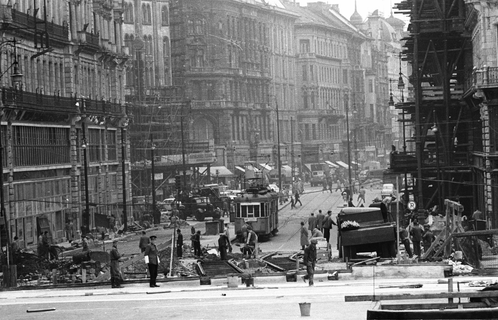 Hungary, Budapest V., Szabad sajtó út a Március 15. tér felől nézve., 1964, Nagy Gyula, construction, commercial vehicle, tram, scaffolding, Budapest, Fortepan #50696
