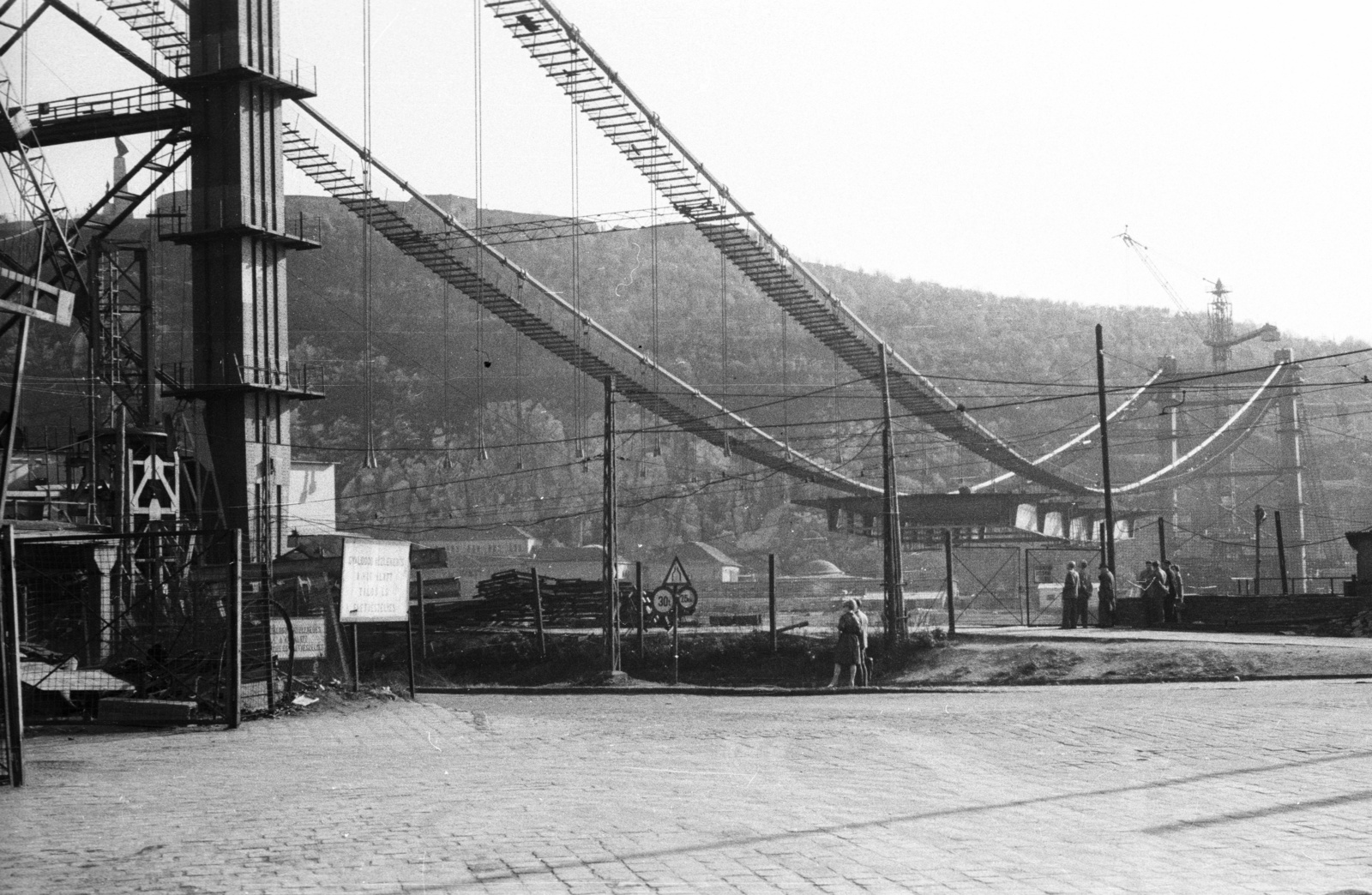 Hungary, Budapest V., Március 15. tér, az épülő Erzsébet híd a Gellért-hegy felé nézve., 1964, Nagy Gyula, bridge building, Budapest, Duna-bridge, Fortepan #50716