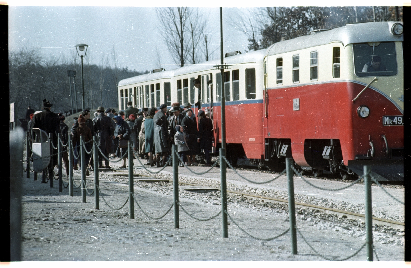 Hungary, Budapest II., Gyermekvasút (Úttörővasút), Szépjuhászné (Ságvári liget) állomás., 1964, Nagy Gyula, colorful, Children's railway, Budapest, Fortepan #50719