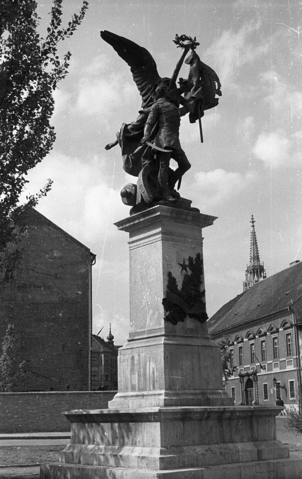 Hungary, Budapest I., Dísz tér, Honvéd szobor (Zala György 1893.)., 1964, Nagy Gyula, monument, Budapest, György Zala-design, Fortepan #50737