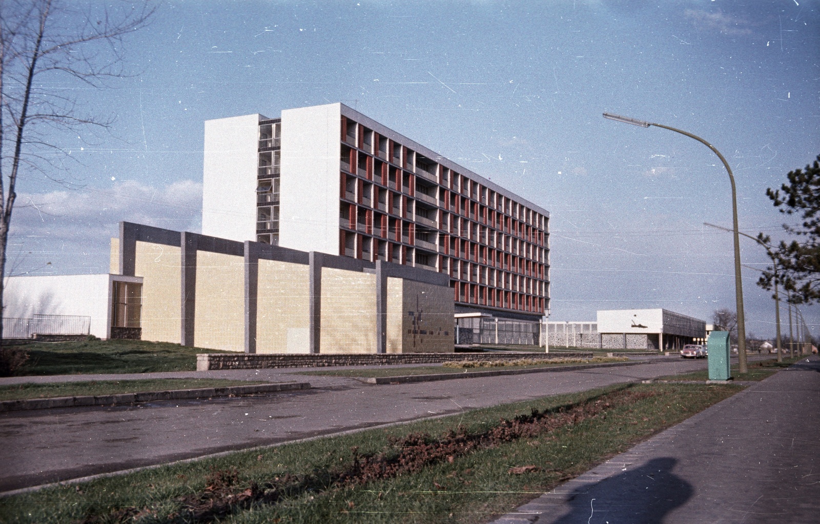 Magyarország, Hajdúszoboszló, Mátyás király sétány 10. (Lenin utca), SZOT Béke Gyógyüdülő., 1963, Nagy Gyula, színes, Fortepan #50757