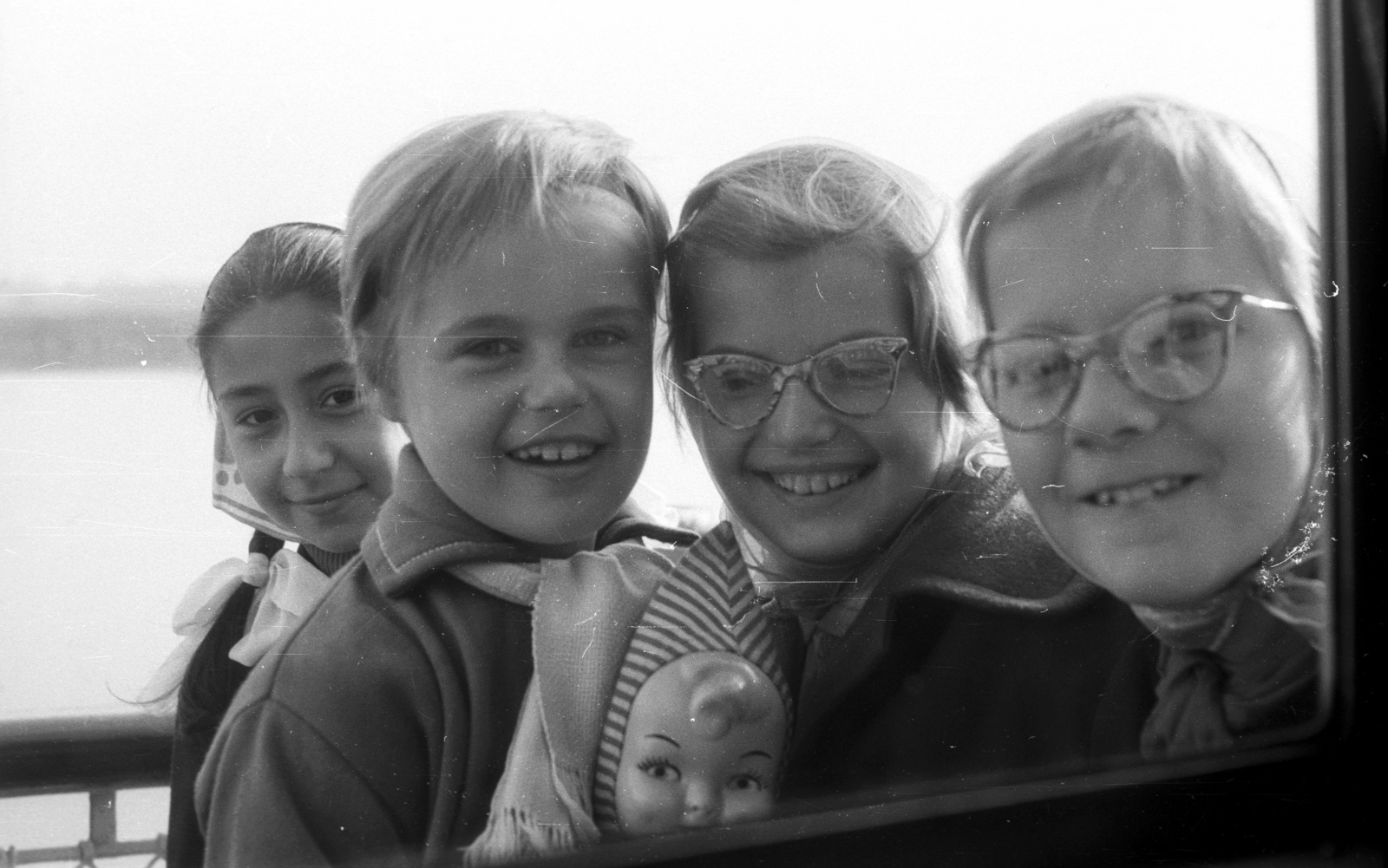 1963, Nagy Gyula, játék baba, szemüveg, kislány, gyerekek, Fortepan #50805