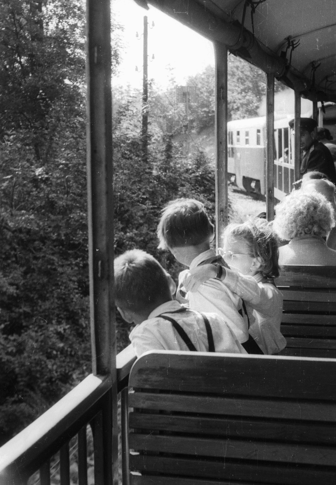 Hungary, Budapest, Gyermekvasút (Úttörővasút)., 1965, Nagy Gyula, railway, Hungarian brand, MÁVAG-brand, passenger, diesel locomotive, MK 49 locomotiv, Children's railway, Fortepan #50810
