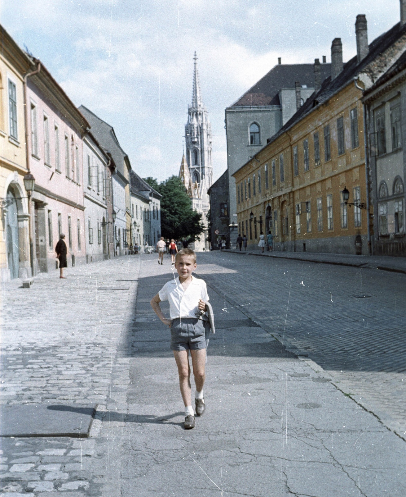 Magyarország, budai Vár, Budapest I., Fortuna utca a Hess András tér és a Mátyás-templom felé nézve., 1963, Nagy Gyula, színes, Budapest, Fortepan #50812