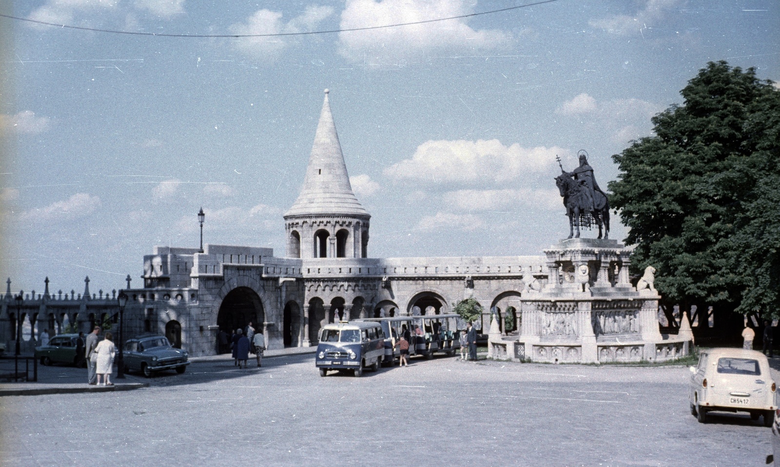 Hungary, Budapest I., Szentháromság tér, Szent István szobra (Stróbl Alajos, 1906.) a Halászbástyánál. Várnéző mikrobusz., 1965, Nagy Gyula, colorful, German brand, Trabant-brand, Soviet brand, GAZ-brand, Hungarian brand, Nysa-brand, MÁVAUT-organisation, Polish brand, M21 Wolga, horse sculpture, Saint Stephen I-portrayal, Budapest, Capital Bus Works, Fortepan #50816