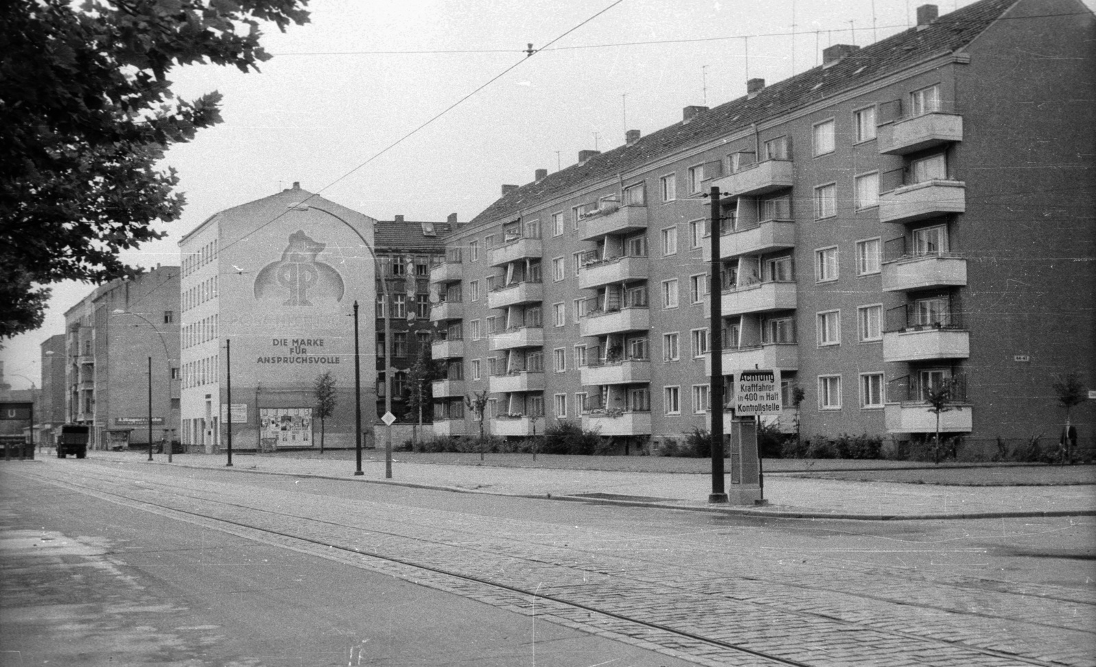 Germany, Berlin, Kelet-Berlin, Chausseestrasse a Schwartzkopffstrasse torkolatánál., 1962, Nagy Gyula, GDR, East-Berlin, german text, poster, blocks, firewall, Fortepan #50888