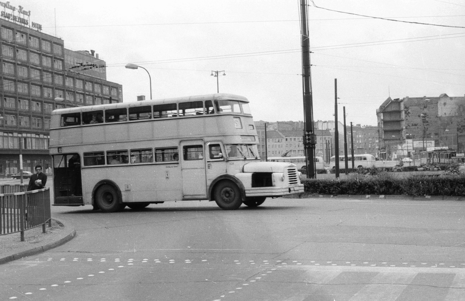 Germany, Berlin, Kelet-Berlin, Alexanderplatz, balra a Berolinahaus., 1962, Nagy Gyula, bus, GDR, double-decker, East-Berlin, modern architecture, Peter Behrens-design, Bautzen DO 54, Fortepan #50897