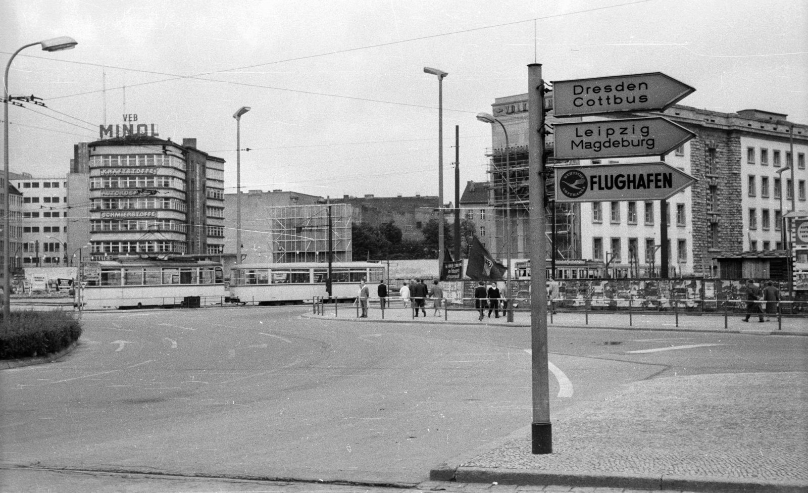 Germany, Berlin, Kelet-Berlin, az Alexanderplatz - Alexander Straße sarkától a Georgenkirchplatz felé nézve., 1962, Nagy Gyula, road signs, tram, GDR, East-Berlin, public transport, Functionalism, Minol-brand, Fortepan #50898