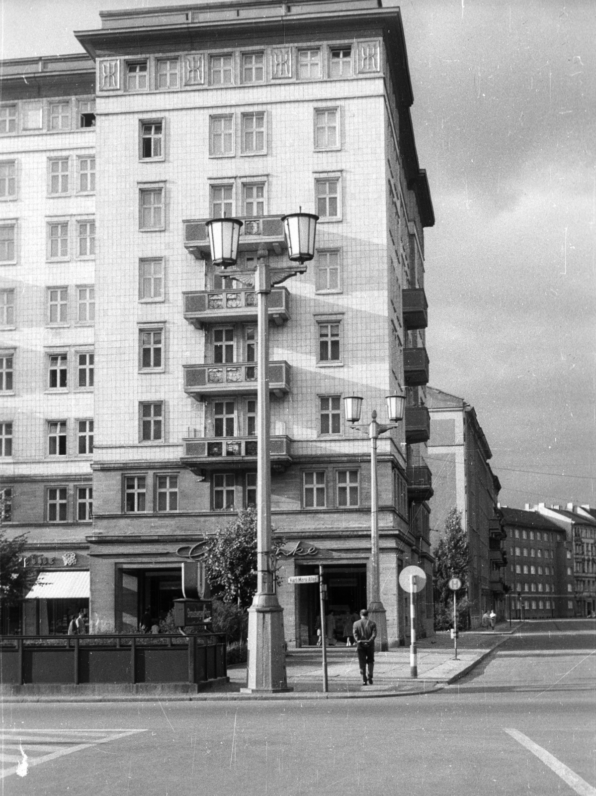 Germany, Berlin, Kelet-Berlin, Karl-Marx-Allee a Lebuser Strasse felé nézve., 1962, Nagy Gyula, GDR, East-Berlin, Fortepan #50927