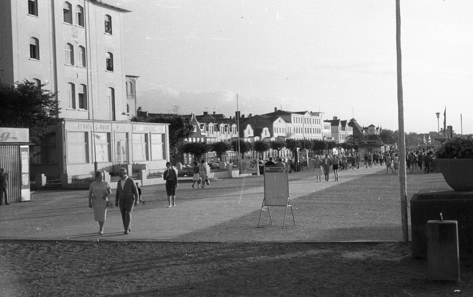 Germany, Warnemünde, Rostock, Seepromenade., 1962, Nagy Gyula, GDR, Fortepan #50949