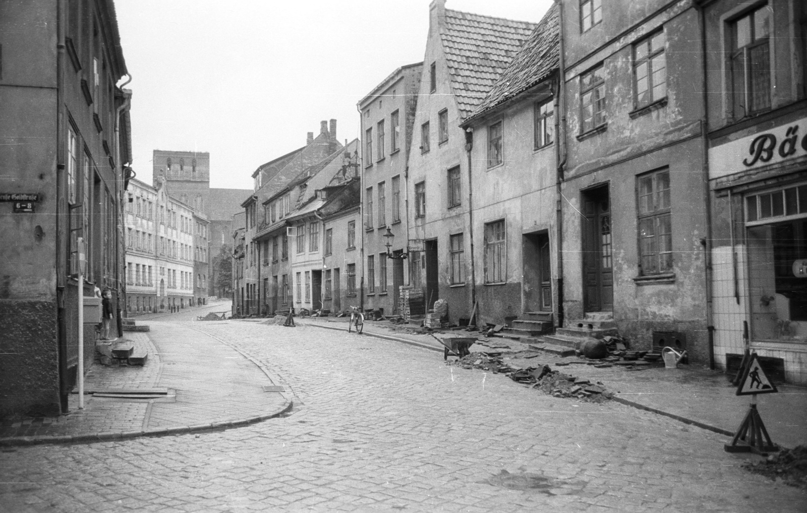 Germany, Rostock, Lohgerberstrasse a Petrikirche felé nézve., 1962, Nagy Gyula, church, GDR, Brick Gothic, Fortepan #50964