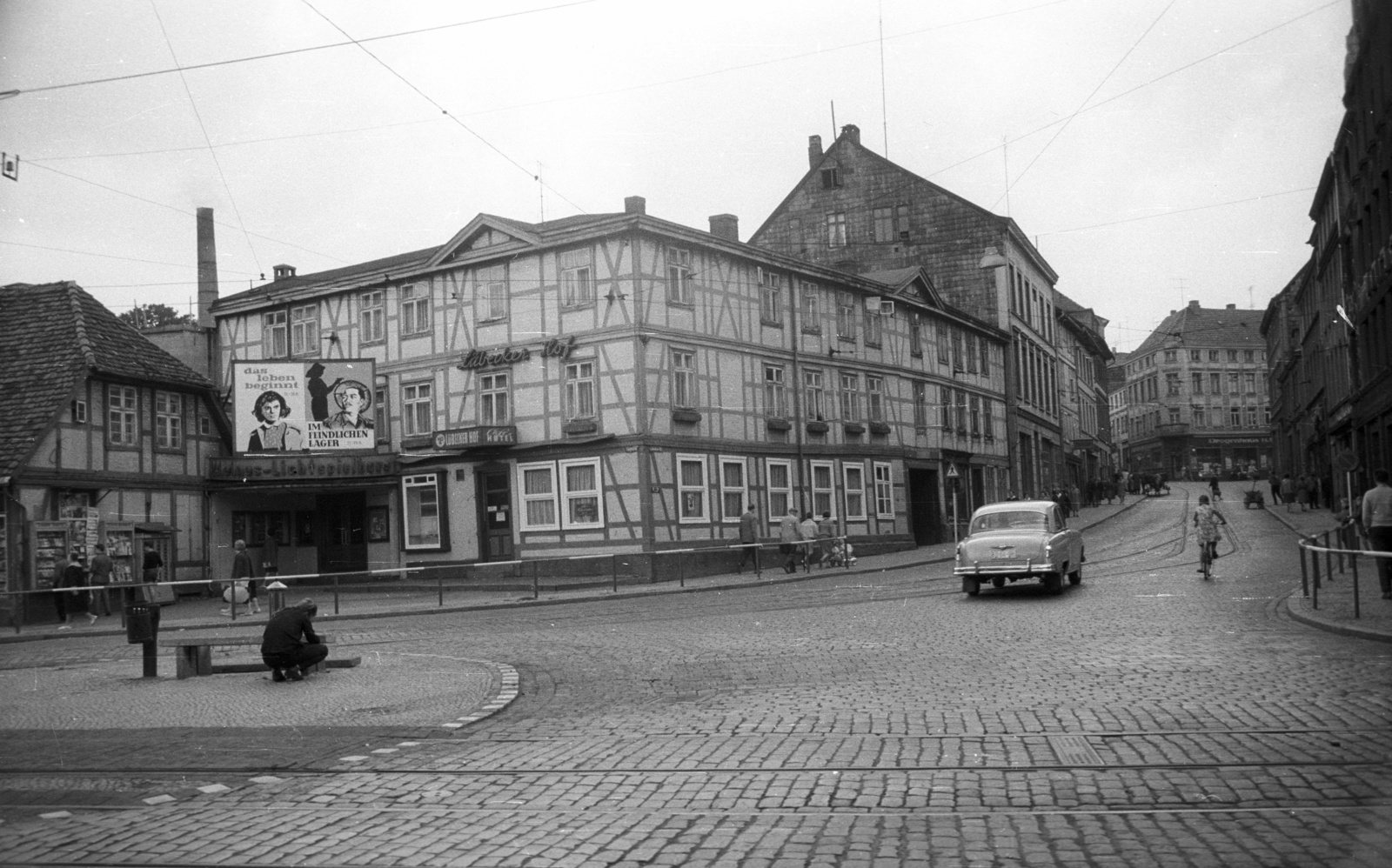 Germany, Schwerin, Marienplatz, középen a mára lebontott Lübecker Hof szálloda., 1962, Nagy Gyula, poster, GDR, bicycle, Fortepan #50979