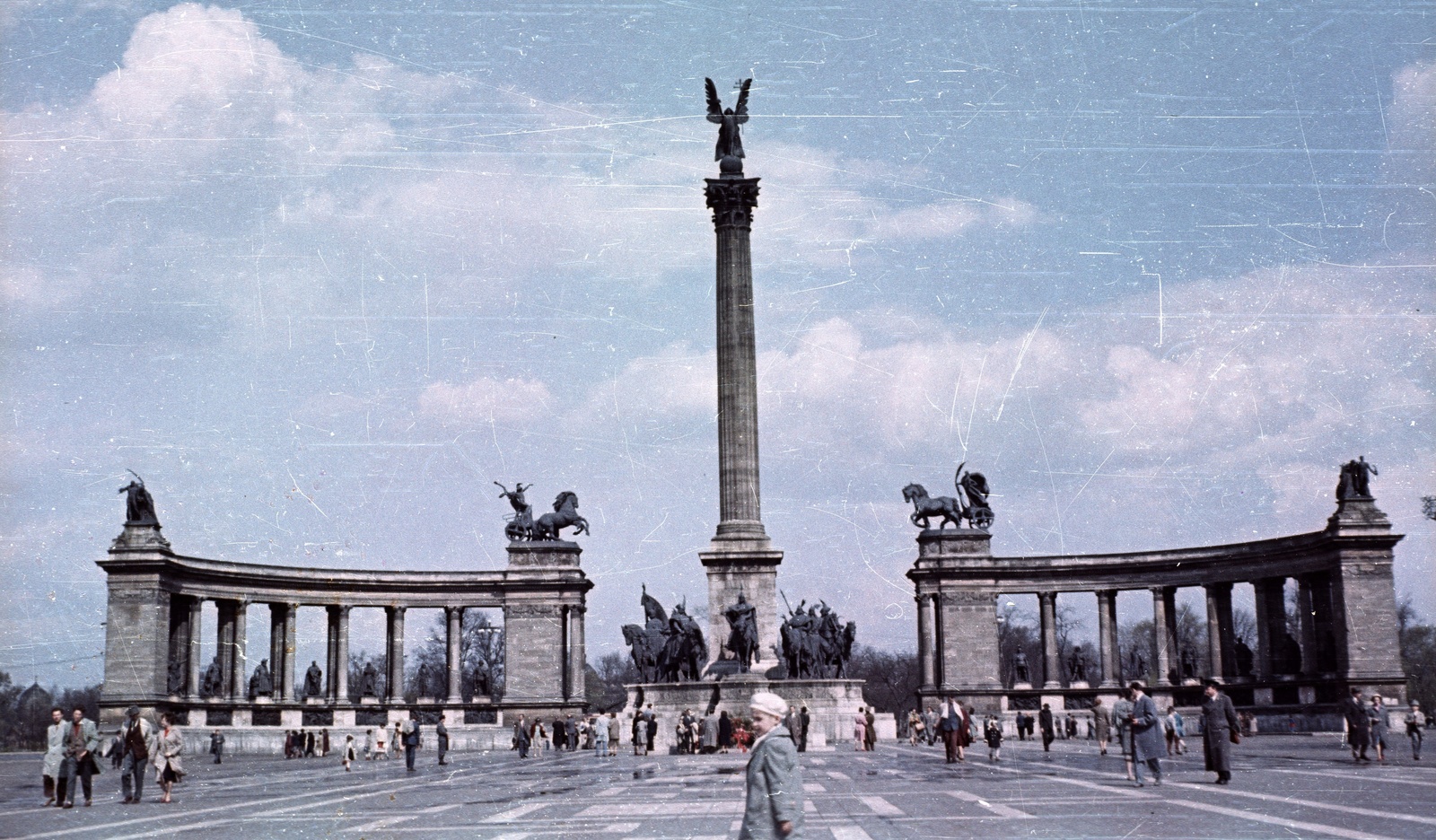 Hungary, Budapest XIV., Hősök tere., 1961, Nagy Gyula, colorful, monument, square, genre painting, horse sculpture, Budapest, sculptural group, Árpád-portrayal, Archangel Gabriel-portrayal, Fortepan #51013