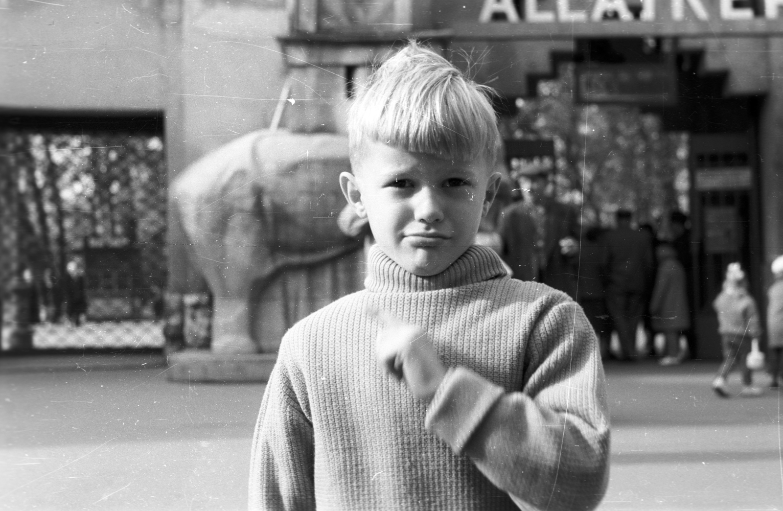 Hungary, Zoo, Budapest XIV., főbejárat., 1961, Nagy Gyula, portrait, boy, kid, Budapest, Fortepan #51037