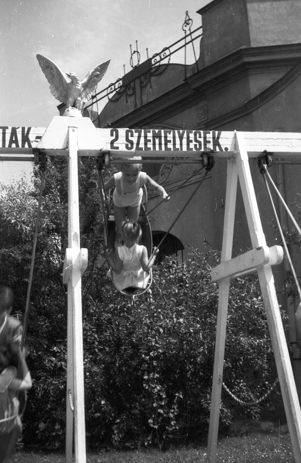 Magyarország, Városliget,Vidámpark, Budapest XIV., Kis vidámpark., 1958, Nagy Gyula, játék, hajóhinta, Budapest, Fortepan #51126