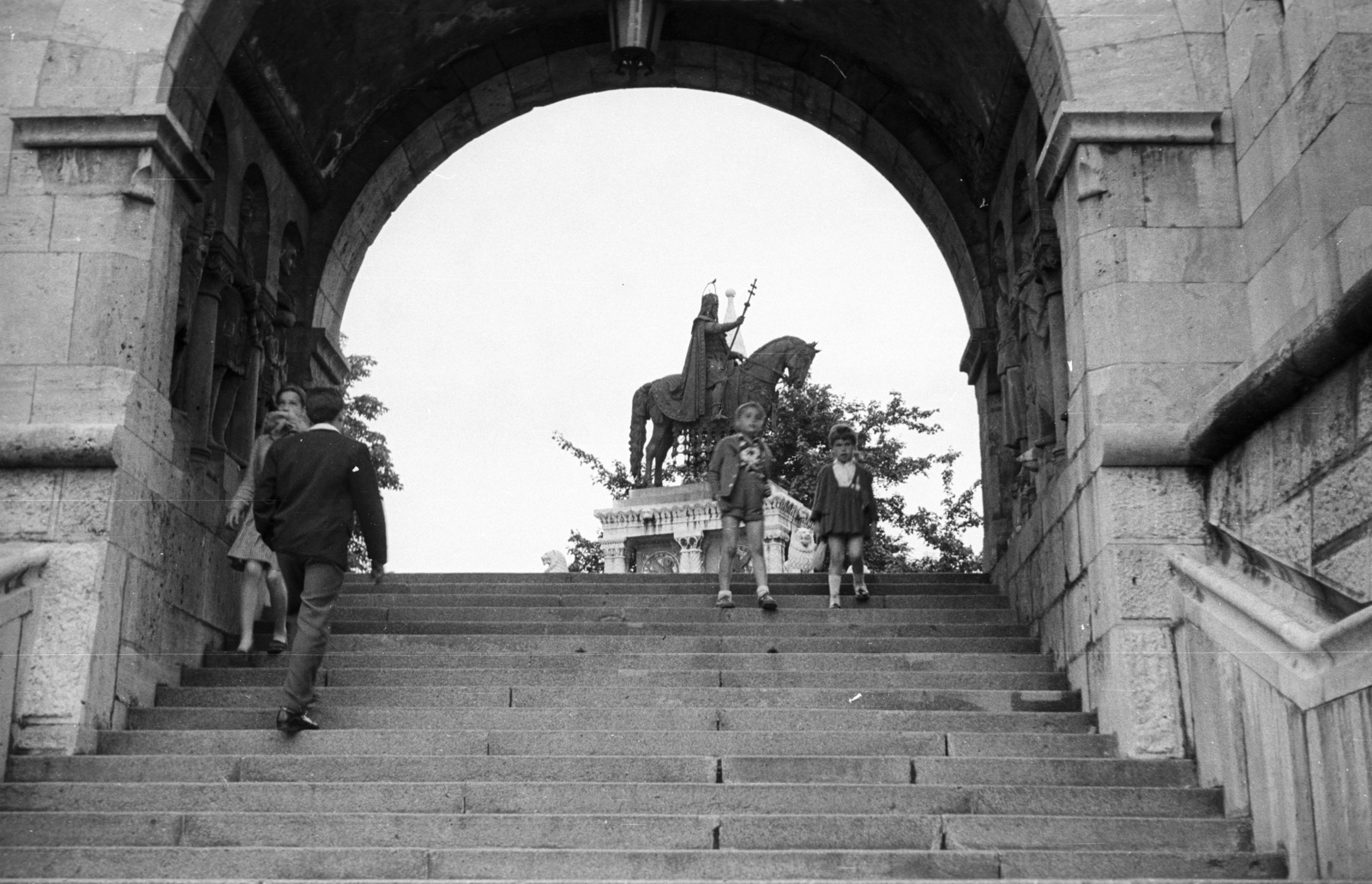 Hungary, Halászbástya, Budapest I., Schulek lépcső, Szent István szobra., 1960, Nagy Gyula, horse sculpture, Saint Stephen I-portrayal, Budapest, Fortepan #51129
