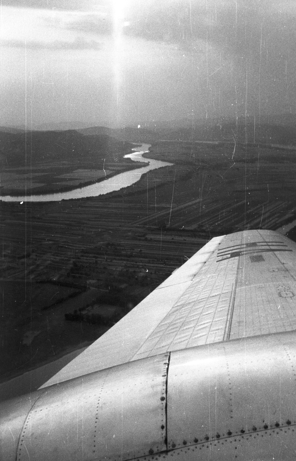 Hungary, légifotó a Szentendrei-sziget északi végéről egy Drezdában készült IL-14P típusú repülőgép fedélzetéről., 1960, Nagy Gyula, river, Soviet brand, aerial photo, airplane, shore, Ilyushin-brand, bird's eye view, Fortepan #51135