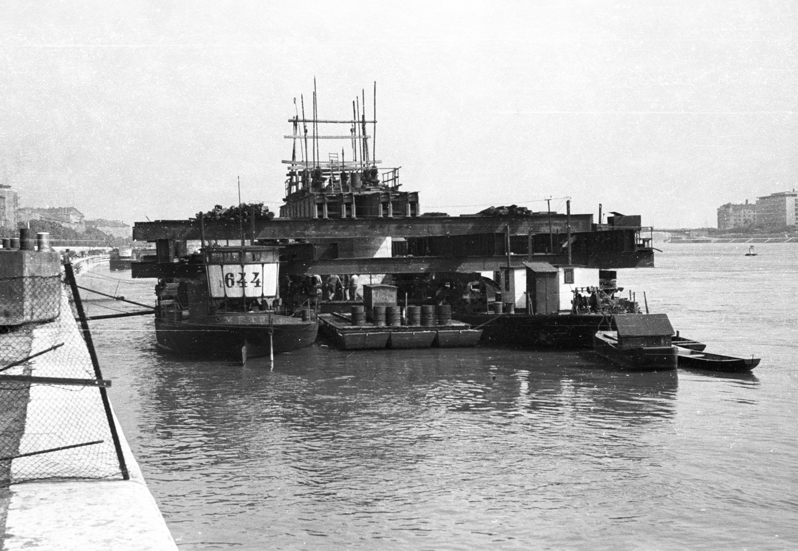 Hungary, Budapest I., a Kossuth híd bontása a budai hídfőnél, vasbeton pillérköpeny kiemelése., 1960, Nagy Gyula, Kossuth-bridge, Budapest, Fortepan #51165