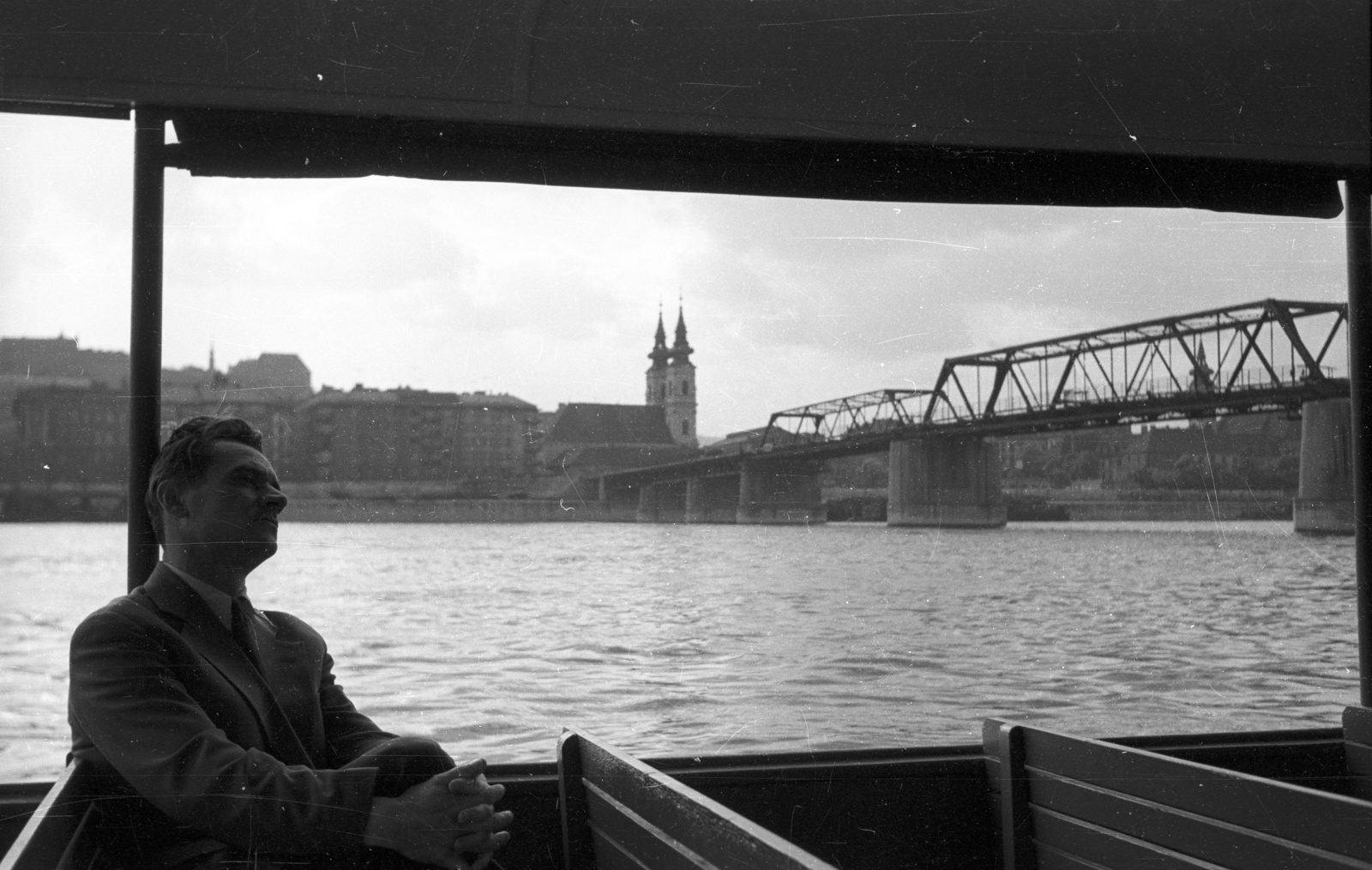 Hungary, Budapest, a bontásra váró Kossuth híd, a Batthyány téri Szent Anna-templom felé nézve., 1960, Nagy Gyula, Kossuth-bridge, ship, church, bridge, Baroque-style, Catholic Church, passenger, Danube, Vidor ship, Jesuits, Kristóf Hamon-design, intertwined fingers, Máté Nöpauer-design, Fortepan #51200