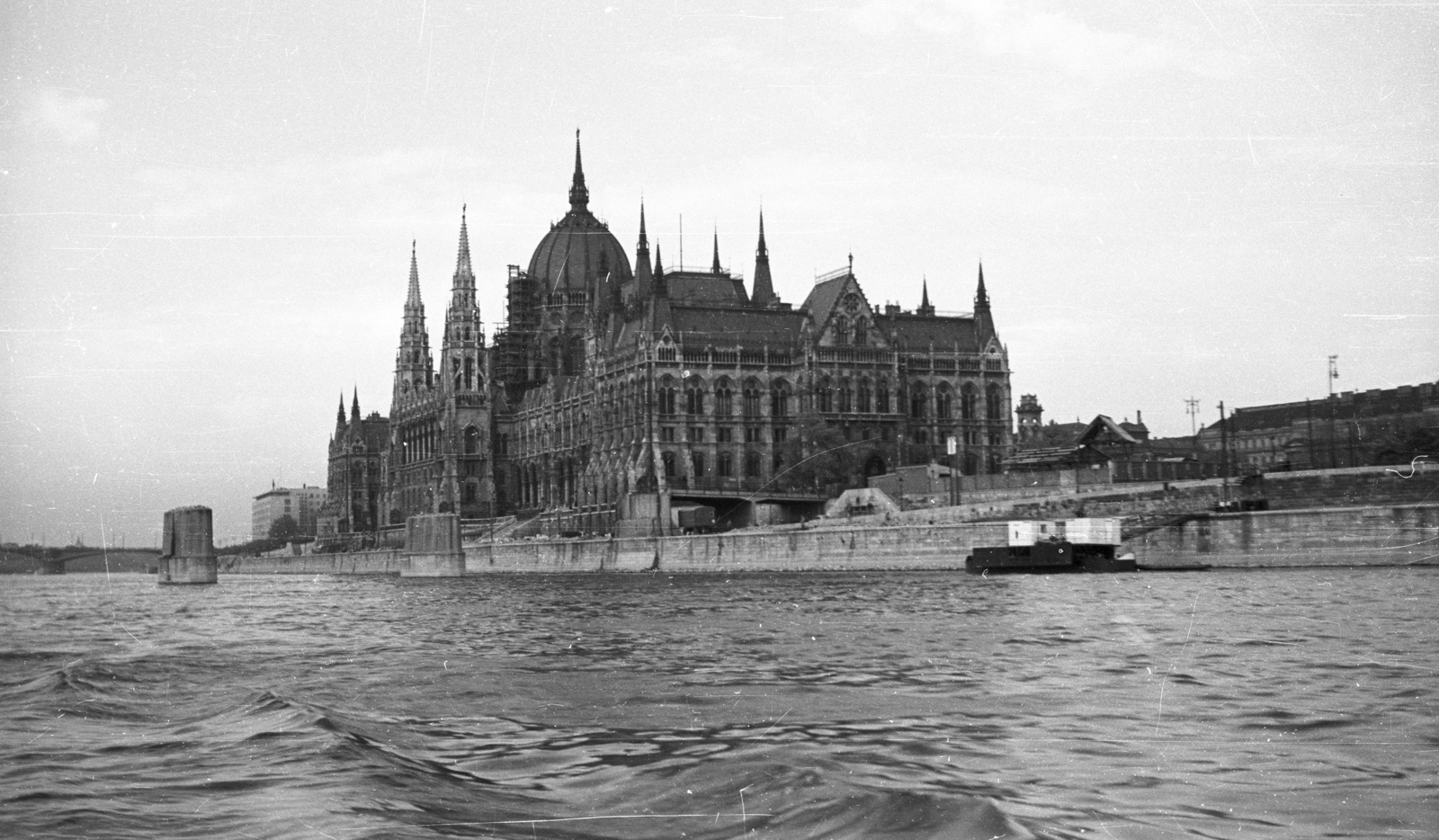Hungary, Budapest V., a bontás alatt lévő Kossuth híd a Dunáról nézve, háttérben a Parlament., 1960, Nagy Gyula, Imre Steindl-design, Neo-Gothic-style, eclectic architecture, Budapest, Fortepan #51202