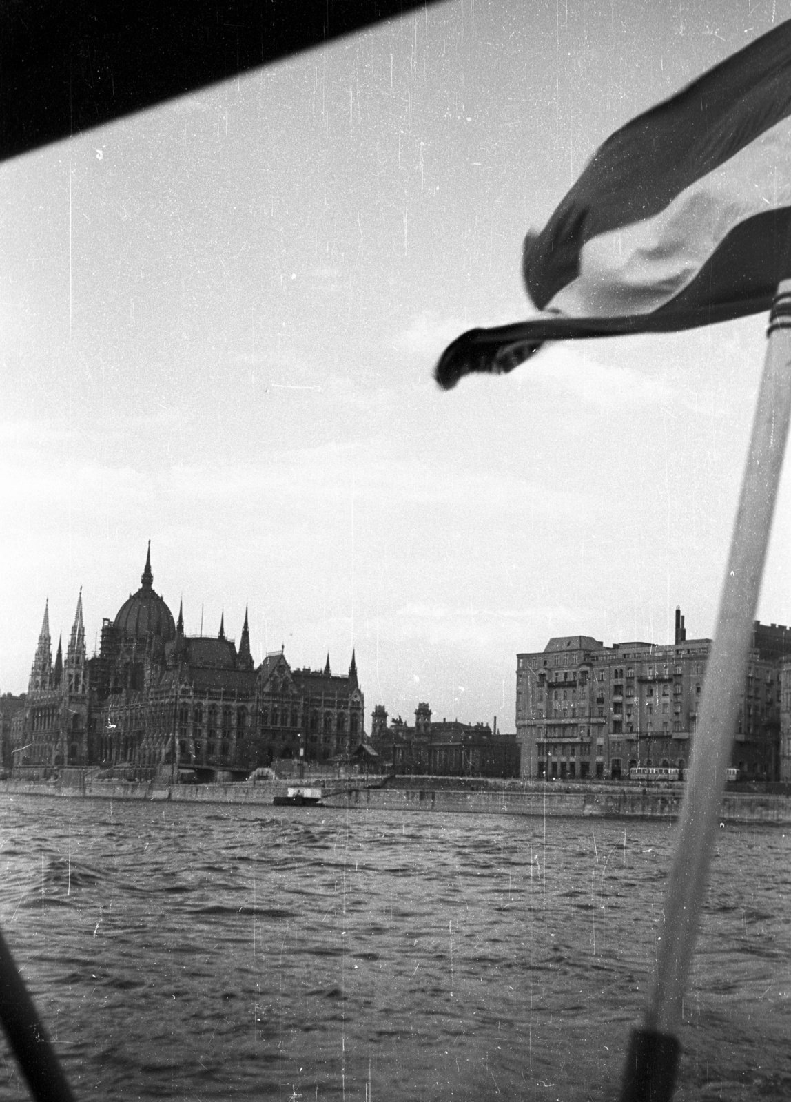 Hungary, Budapest V., a Parlament és a Széchenyi rakpart a Dunáról nézve., 1960, Nagy Gyula, Imre Steindl-design, Neo-Gothic-style, eclectic architecture, Budapest, Fortepan #51203