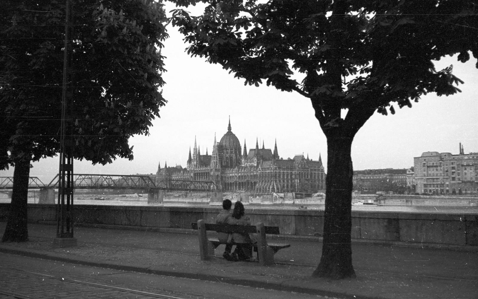 Hungary, Budapest I., Bem rakpart. A bontás alatt lévő Kossuth híd és a Parlament., 1960, Nagy Gyula, Kossuth-bridge, Imre Steindl-design, parliament, Neo-Gothic-style, eclectic architecture, Budapest, Fortepan #51204