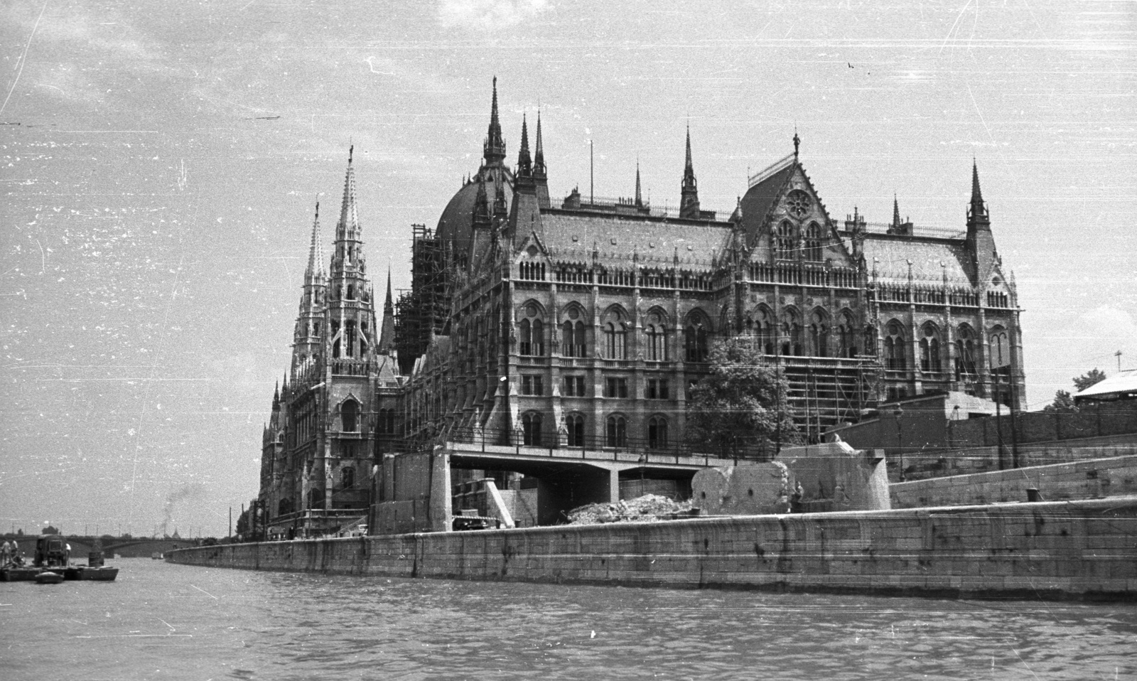 Hungary, Budapest V., a bontás alatt lévő Kossuth híd pesti hídfője, háttérben a Parlament., 1960, Nagy Gyula, Imre Steindl-design, Neo-Gothic-style, eclectic architecture, Budapest, Fortepan #51217