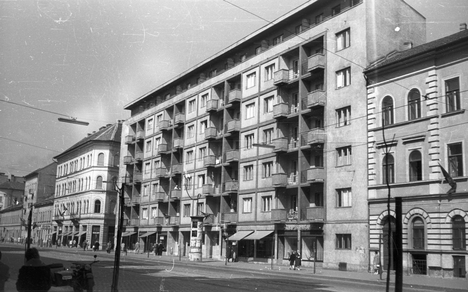 Hungary, Budapest VIII., Üllői út, szemben balra a Vajdahunyad utca torkolata., 1959, Nagy Gyula, modern architecture, Budapest, Fortepan #51239