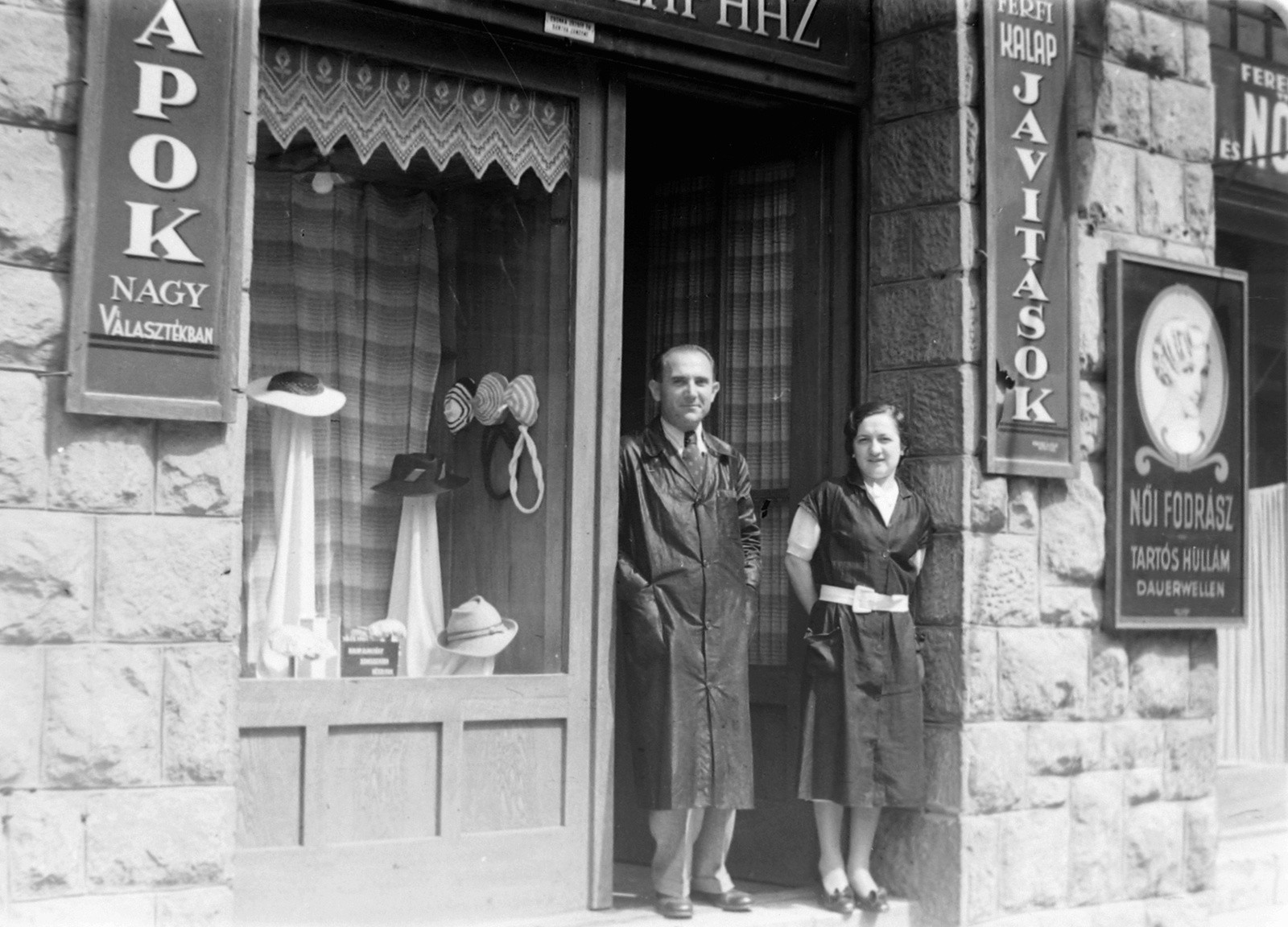 Magyarország, Budapest II., Retek utca 5., Budai kalapház., 1937, Fortepan, kereskedelem, kalap, kirakat, üzletportál, fodrászat, kalapos, Budapest, Fortepan #5127