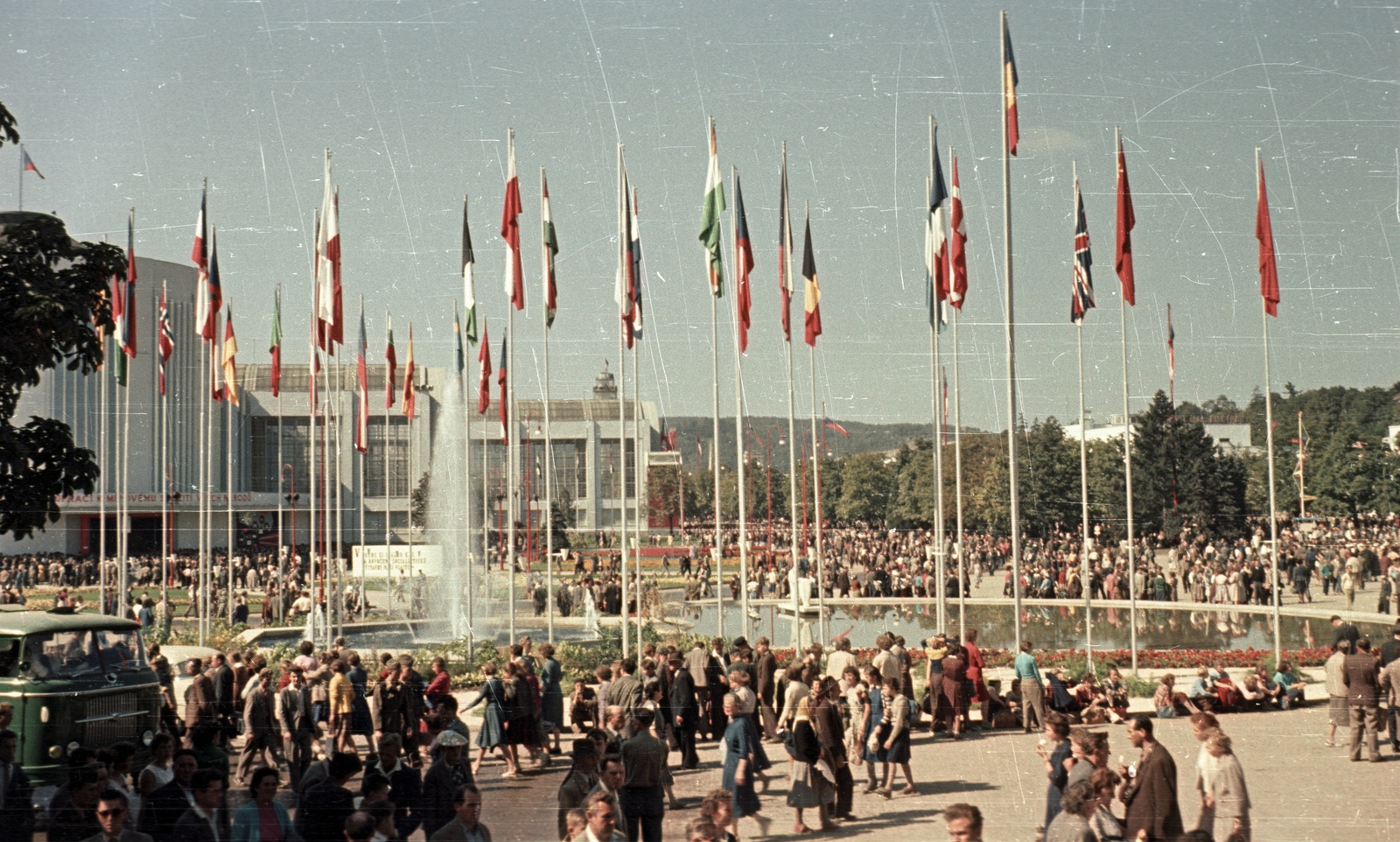 Czech Republik, Brno, Vásárváros, Brnói Nemzetközi Vásár., 1959, Nagy Gyula, Czechoslovakia, colorful, flag, commercial vehicle, international fair, flag pole, Fortepan #51281