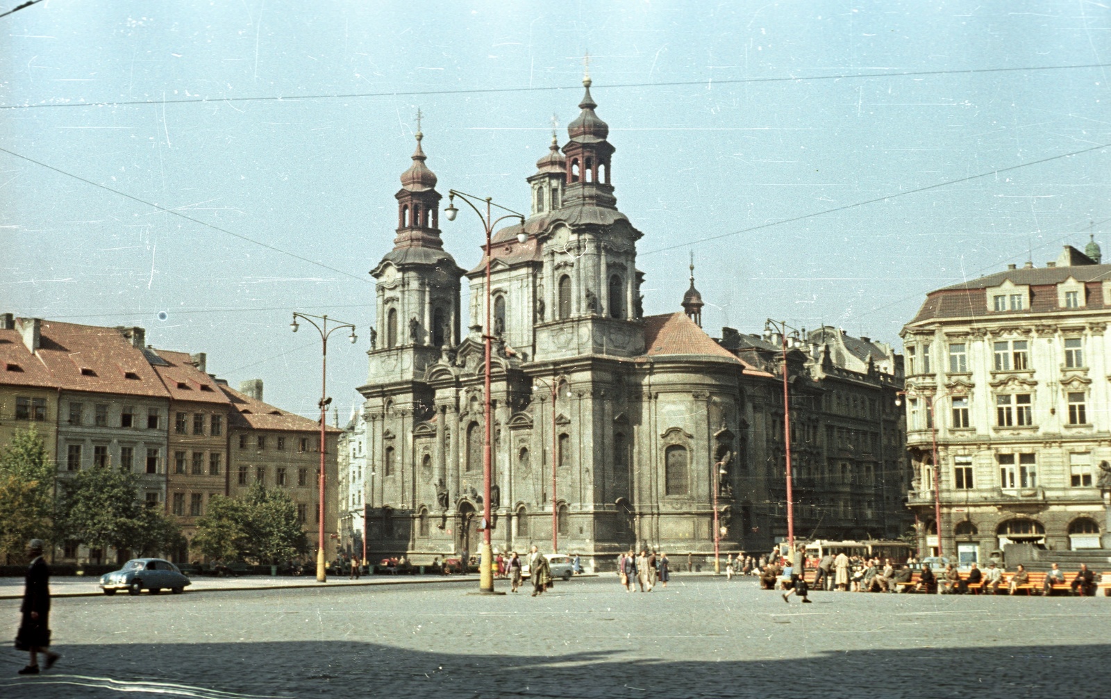 Czech Republik, Prague, Óváros tér (Staromestske namesti), Szent Miklós-templom., 1958, Nagy Gyula, Czechoslovakia, church, colorful, street view, basilica, lamp post, Baroque-style, cobblestones, Czechoslovak Hussite Church, Kilian Ignaz Dientzenhofer-design, Fortepan #51293