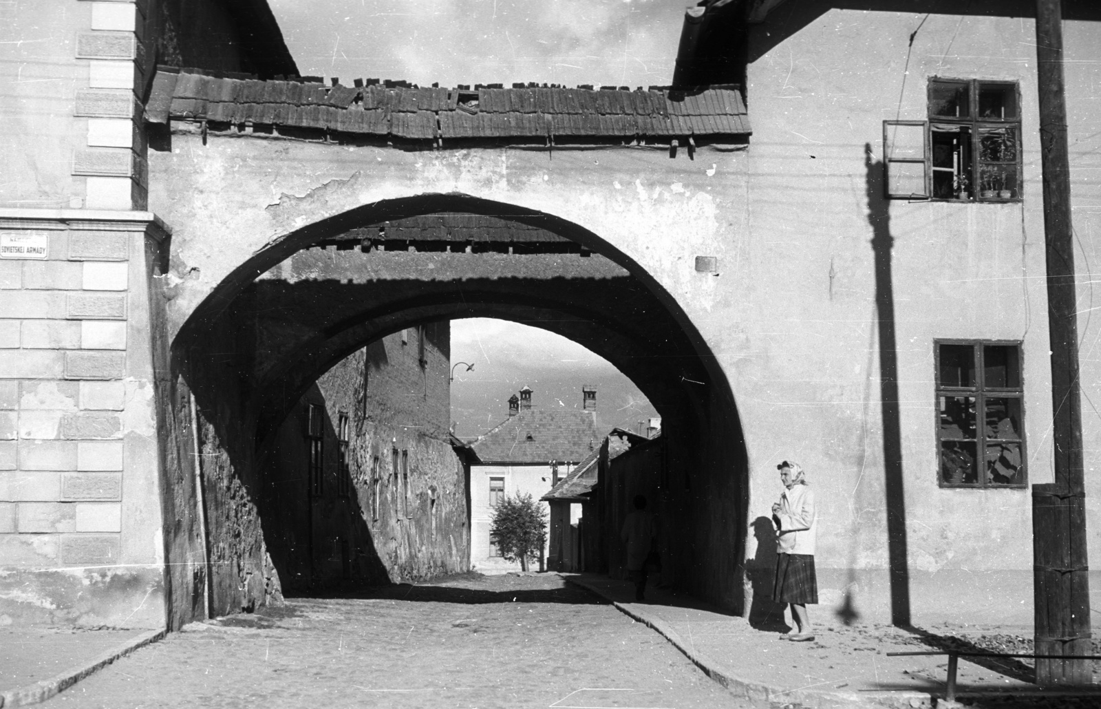 Slovakia, Kežmarok, Fő tér, átjáró., 1959, Nagy Gyula, Czechoslovakia, arch, Upper Hungary, Fortepan #51297