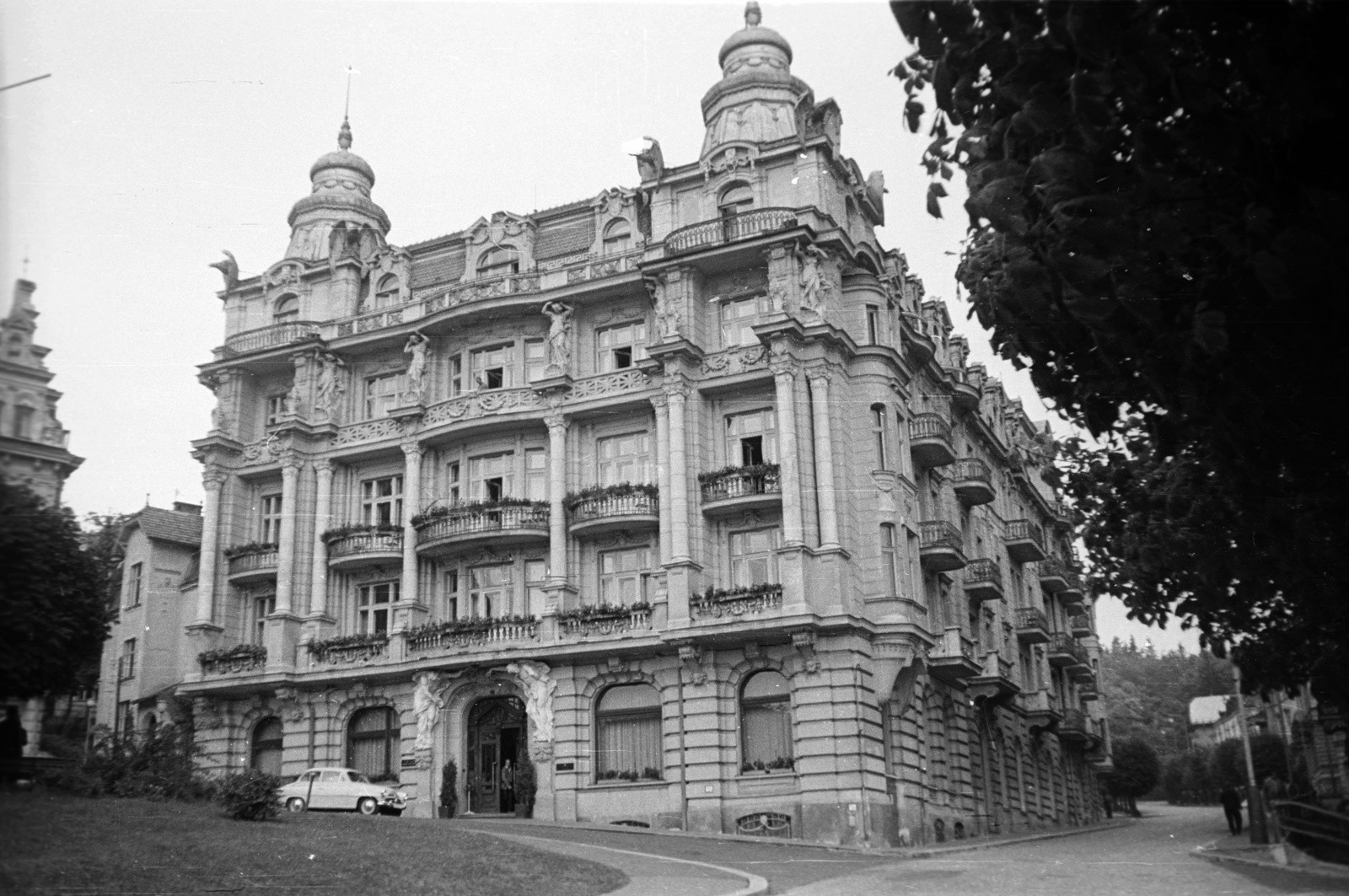 Czech Republik, Mariánské Lázne, Goethe tér 7. Hvezda Hotel., 1959, Nagy Gyula, Czechoslovakia, street view, hotel, Fortepan #51300