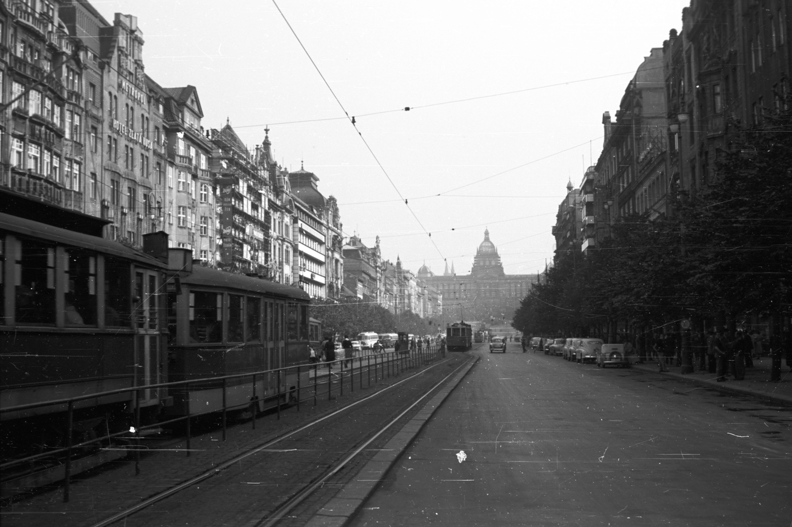 Czech Republik, Prague, Vencel tér (Václavské námestí), háttérben a Nemzeti Múzeum., 1959, Nagy Gyula, Czechoslovakia, street view, hotel, tram, Renaissance Revival, museum, tram stop, public transport, National museum, Josef Schulz-design, Ringhoffer-brand, Fortepan #51305