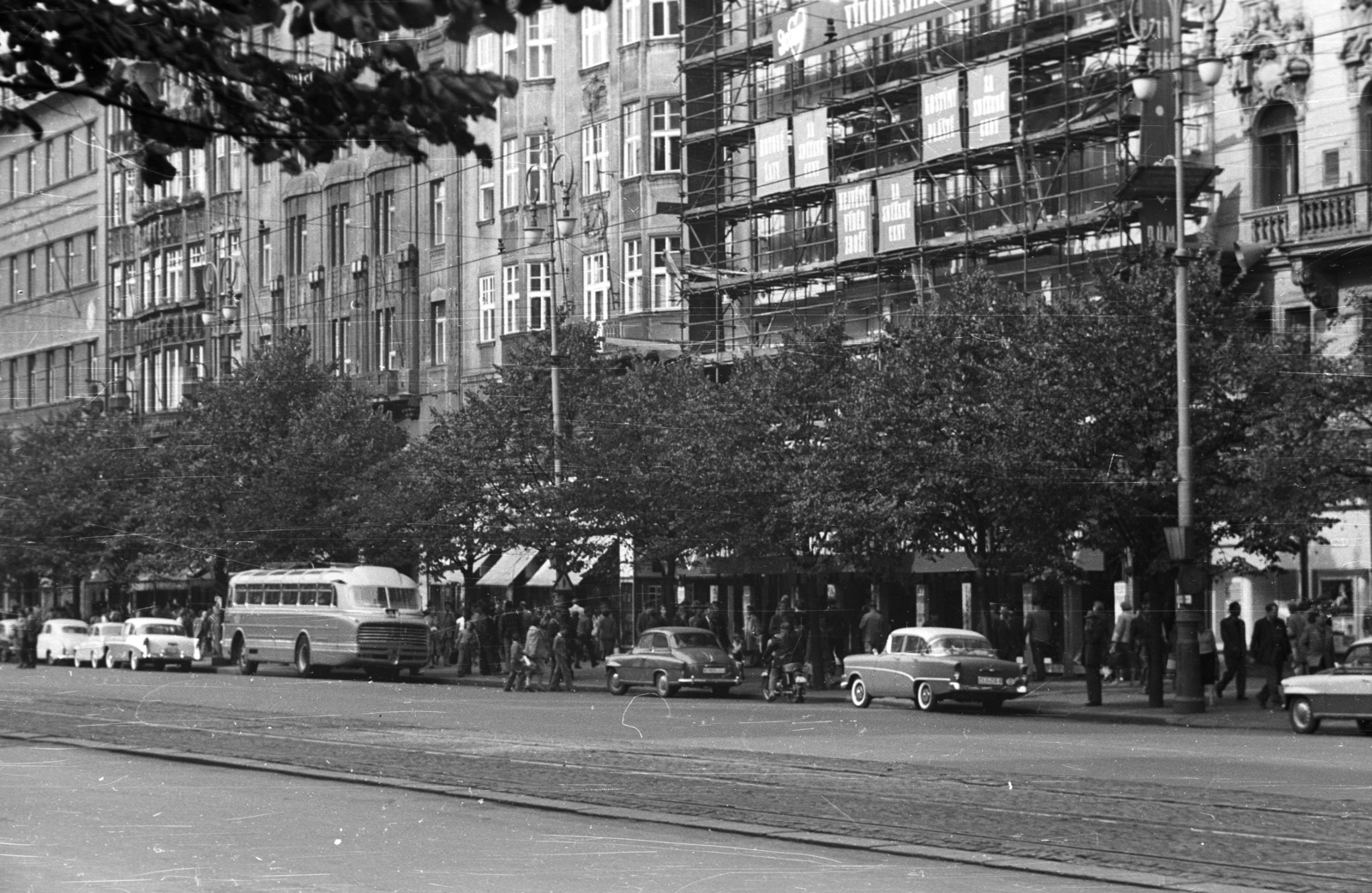 Czech Republik, Prague, Vencel tér (Václavské námestí)., 1959, Nagy Gyula, Czechoslovakia, Gerrman brand, Opel-brand, Hungarian brand, street view, Ikarus-brand, scaffolding, awning, Fortepan #51308