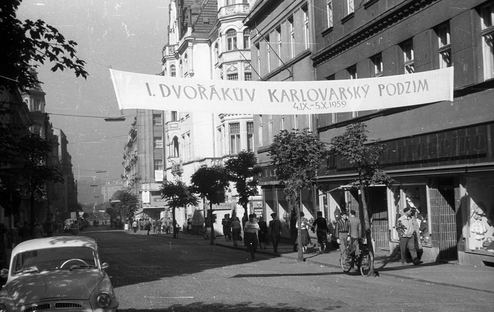 Czech Republik, Karlovy Vary, T. G. Masaryka ulice., 1959, Nagy Gyula, Czechoslovakia, street view, Skoda-brand, automobile, Fortepan #51315