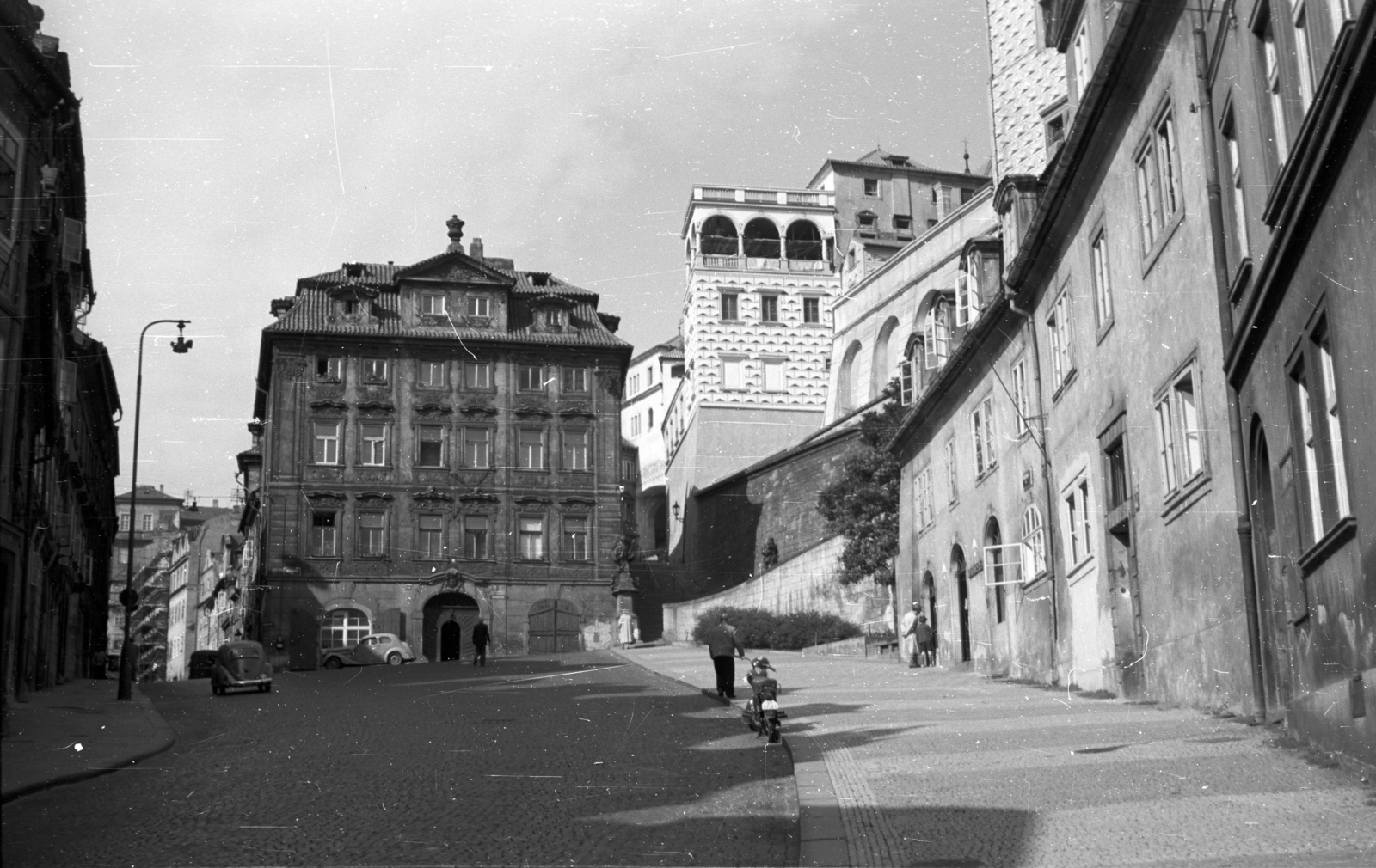 Czech Republik, Prague, Nerudova ulice., 1959, Nagy Gyula, Czechoslovakia, street view, hotel, palace, cobblestones, renaissance, Volkswagen Beetle, Agostino Galli-design, Fortepan #51331