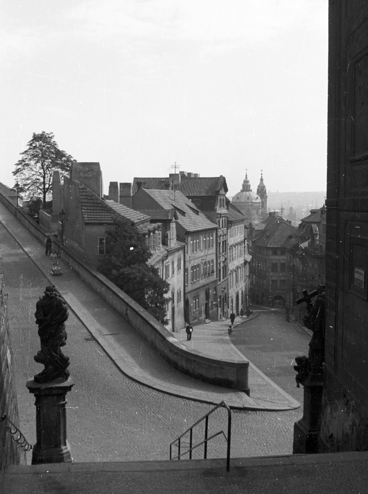 Czech Republik, Prague, Nerudova ulice, balra a Ke Hradu ulice., 1959, Nagy Gyula, Czechoslovakia, street view, cobblestones, Fortepan #51333