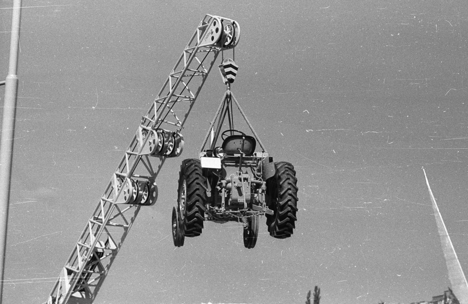 Czech Republik, Brno, Vásárváros, Brnói Nemzetközi Vásár., 1959, Nagy Gyula, Czechoslovakia, crane, tractor, international fair, Fortepan #51339