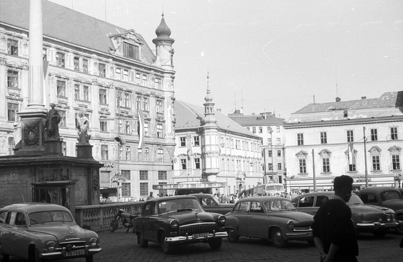 Czech Republik, Brno, namesti Svobody., 1959, Nagy Gyula, Czechoslovakia, Tatra-brand, Soviet brand, GAZ-brand, street view, genre painting, Skoda-brand, Wartburg-brand, public building, automobile, M21 Wolga, megaphone, Jan Křtitel Erna-design, Fortepan #51346