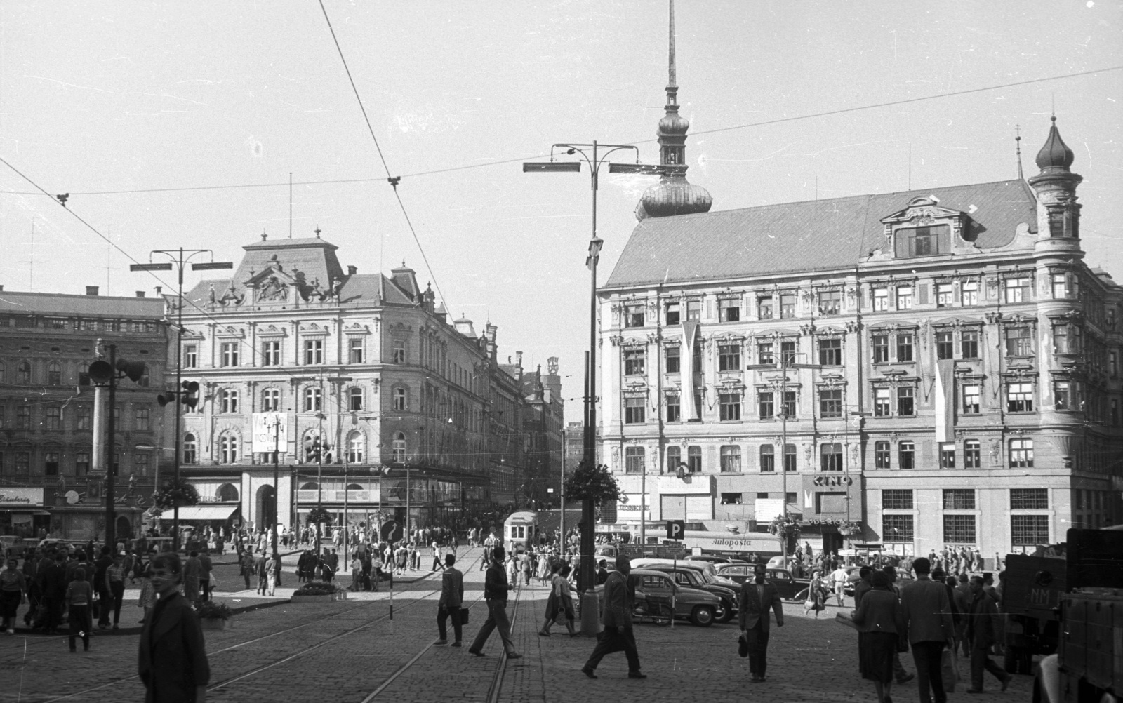 Czech Republik, Brno, namesti Svobody., 1959, Nagy Gyula, Czechoslovakia, traffic, flag, street view, genre painting, tram, lamp post, speaker, automobile, Fortepan #51350
