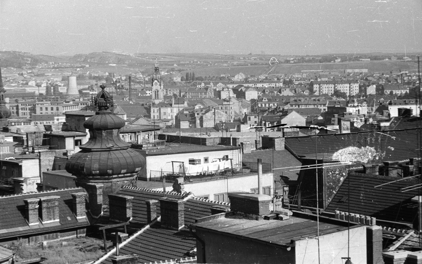 Czech Republik, Brno, kilátás a régi városháza tornyából, szemben a Szűz Mária Szeplőtelen Fogantatása templom., 1959, Nagy Gyula, Czechoslovakia, picture, Fortepan #51354