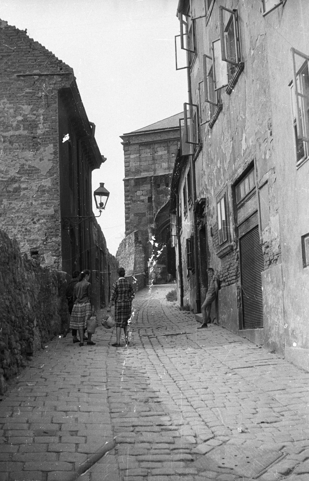 Slovakia, Bratislava, Beblavého ulica a várkapu felé nézve., 1959, Nagy Gyula, Czechoslovakia, street view, genre painting, cobblestones, Fortepan #51356